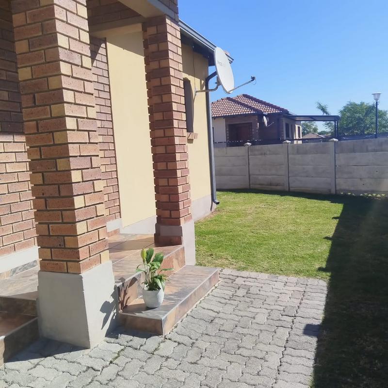 To Let 2 Bedroom Property for Rent in Waterval East North West